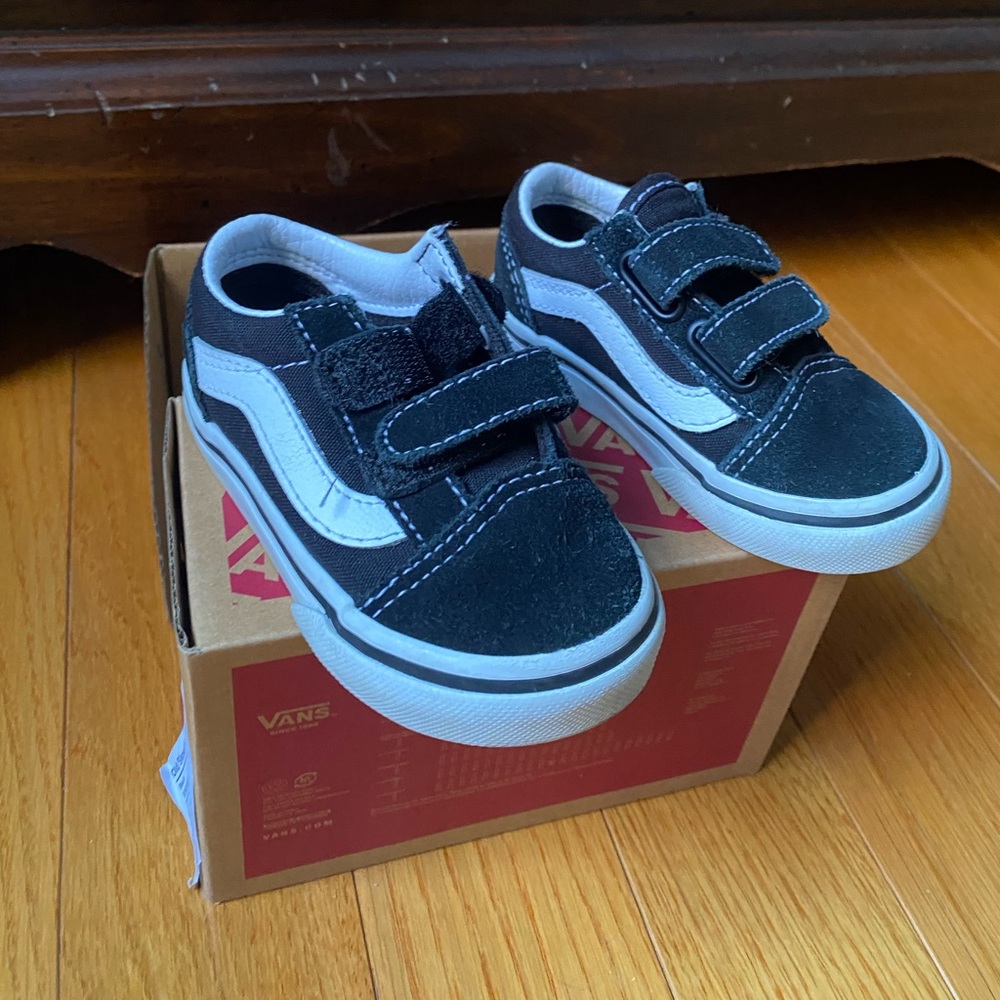 Vans Old Skool V Sneakers Baby Size 5 Black And White Velcro